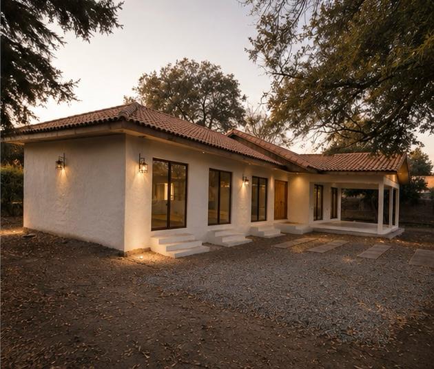 Casa estilo campo con techo de tejas